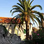 Cindro House Вилла *