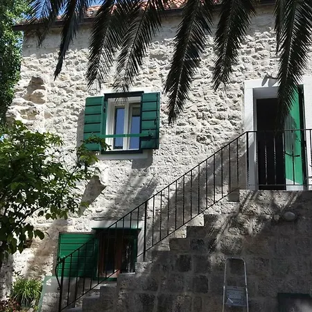 Cindro House Вилла *