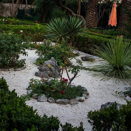 فيلة Cindro House بودْسْتغانا