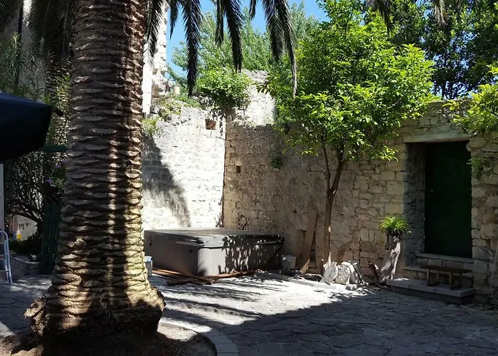 Cindro House Villa